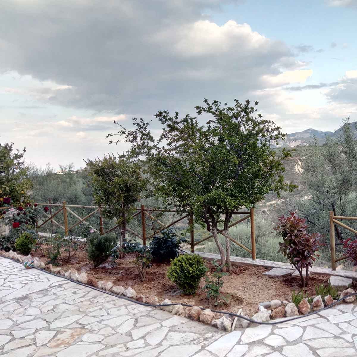 Ξύλινος πάσσαλος Ø6εκ. Ø6 x 100εκ. | με μύτη 30098